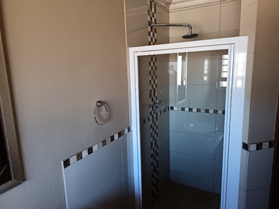 To Let 3 Bedroom Property for Rent in Hillside Free State